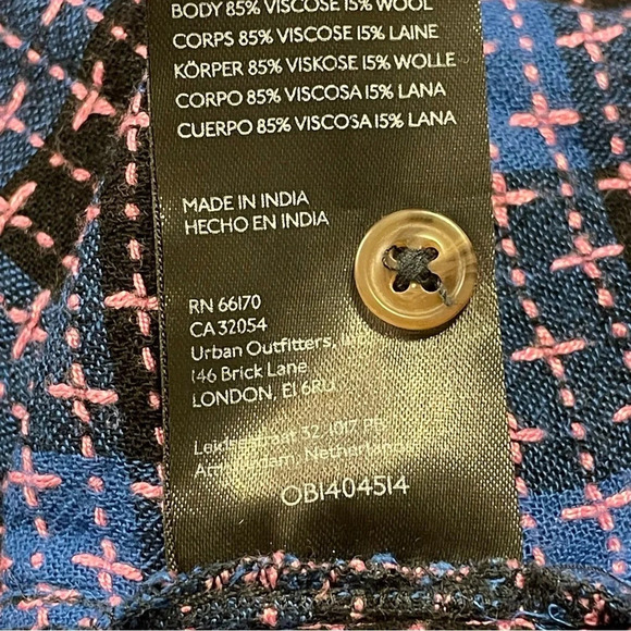 PILCRO by ANTHROPOLOGIE Plaid Buttondown Shirt in Blue Motif - Picture 9 of 10